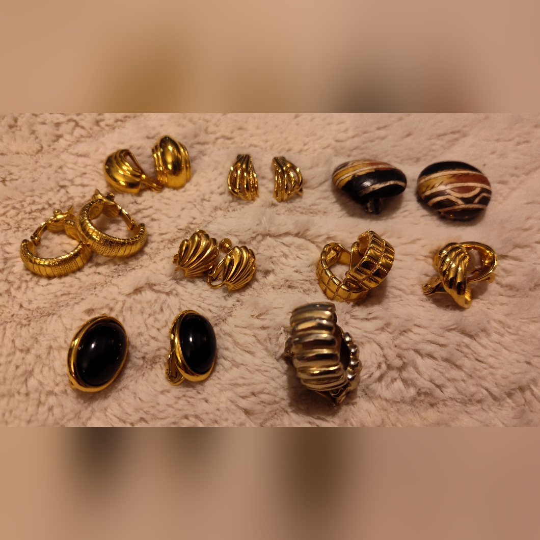 Vintage Bundle Of Clip Earrings 8 Pairs 25$